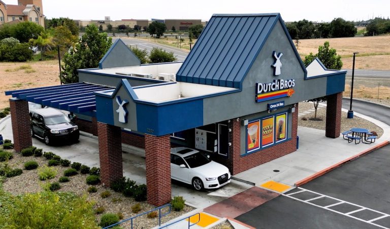 Los hermanos holandeses y Starbucks informan ganancias en el servicio de autoservicio, mientras que McDonald's ve debilidad